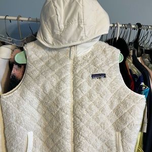 Patagonia vest with hood. Size M.